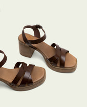LEATHER HEEL SANDAL ISIS MOKA