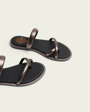THONG FLAT SANDAL LEATHER PLOMBÉ CAMILA