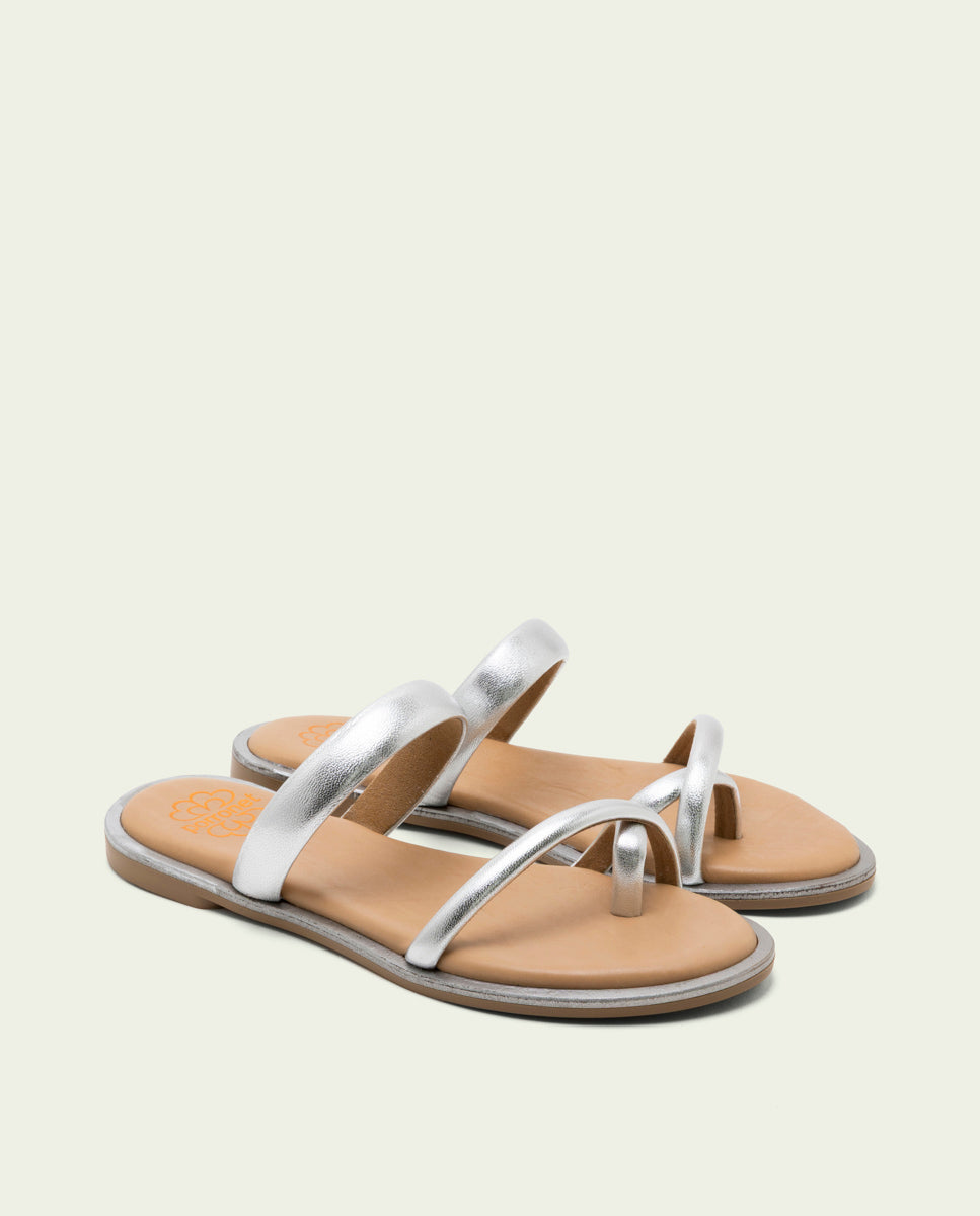 FLAT LEATHER SLAVE SANDALS CAMILA SILVER