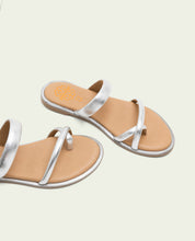 FLAT LEATHER SLAVE SANDALS CAMILA SILVER