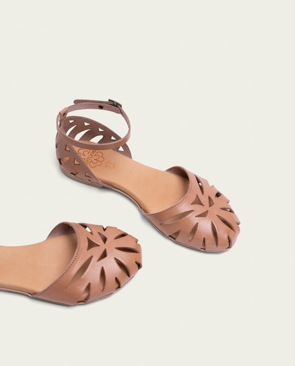 SANDALES PLATES EN CUIR ALICE TAUPE