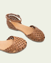 SANDALE PLATE EN CUIR ARIA TAUPE