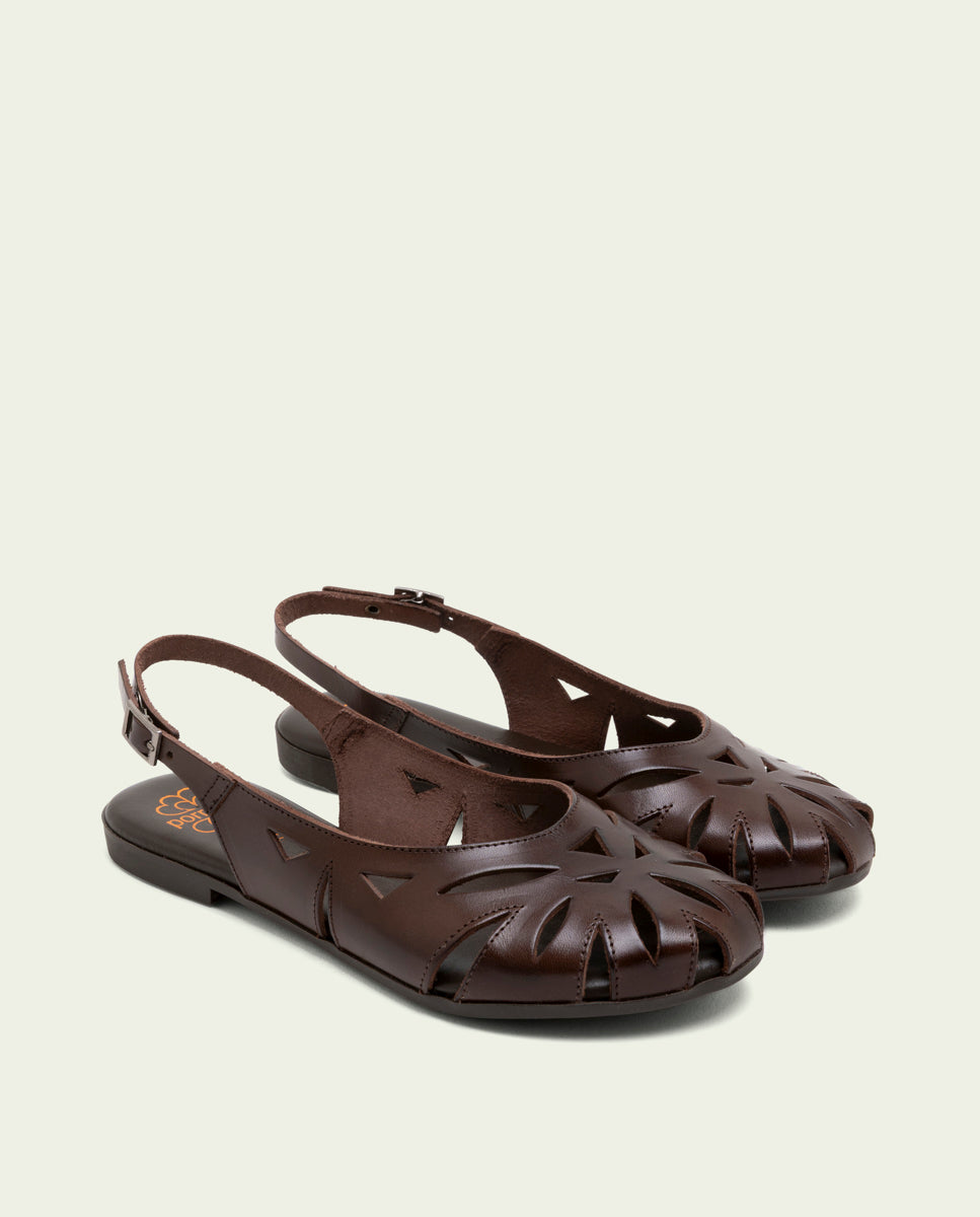 SANDALES PLATES EN CUIR ANDREA MOKA