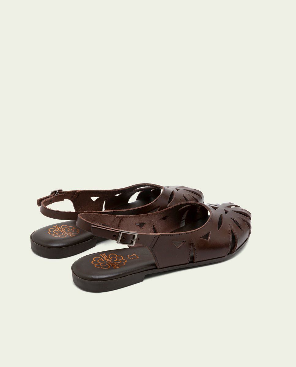 SANDALES PLATES EN CUIR ANDREA MOKA