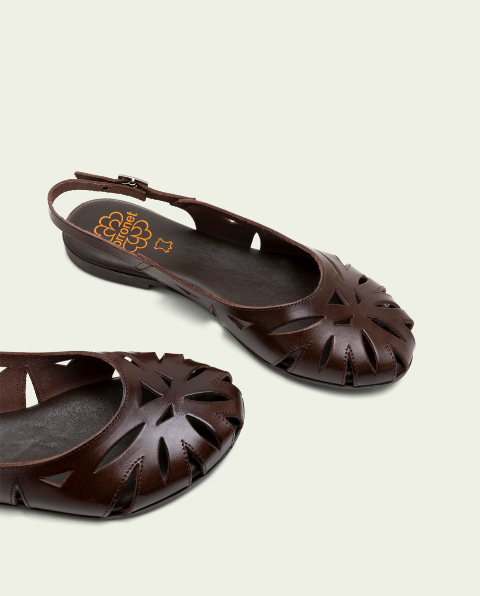SANDALES PLATES EN CUIR ANDREA MOKA