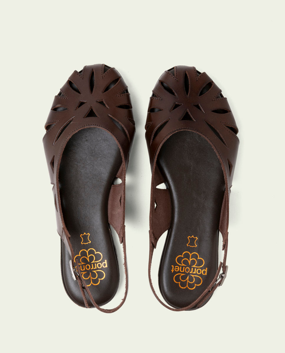 SANDALES PLATES EN CUIR ANDREA MOKA