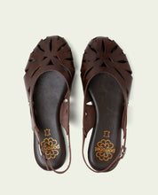 SANDALES PLATES EN CUIR ANDREA MOKA