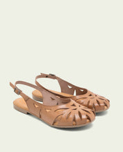 SANDALES PLATES EN CUIR ANDREA TAUPE
