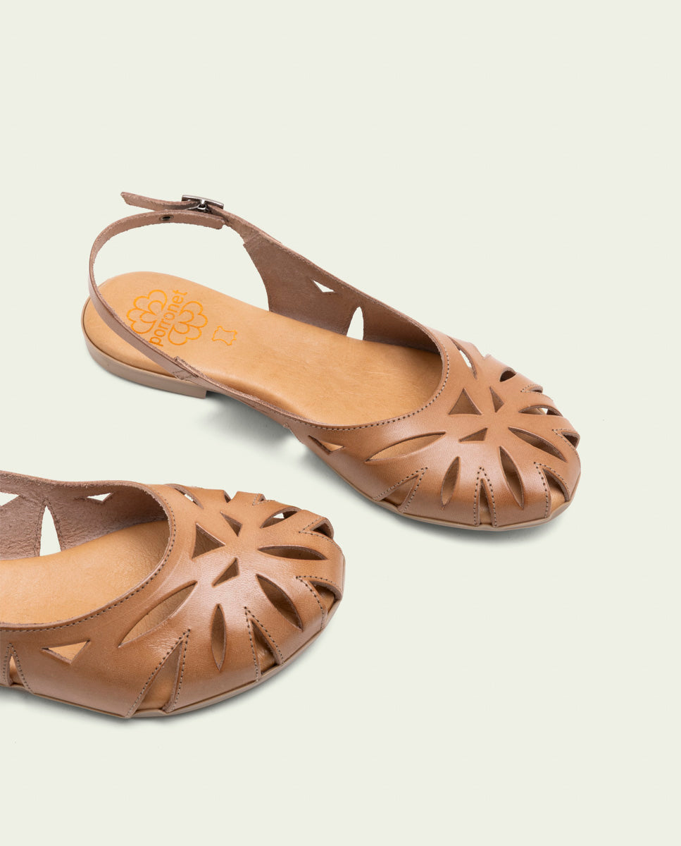 SANDALES PLATES EN CUIR ANDREA TAUPE
