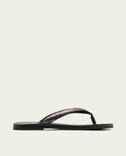 LEAD TOE POST SANDAL AMBRE