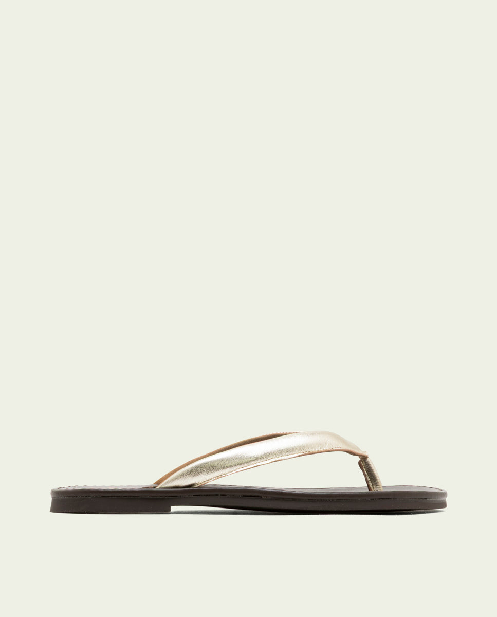 GOLD TOE POST SANDAL AMBER