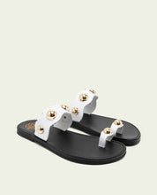 SANDALES ESCLAVES EN CUIR À CLOUS ET BALLES AMELIE BLANC