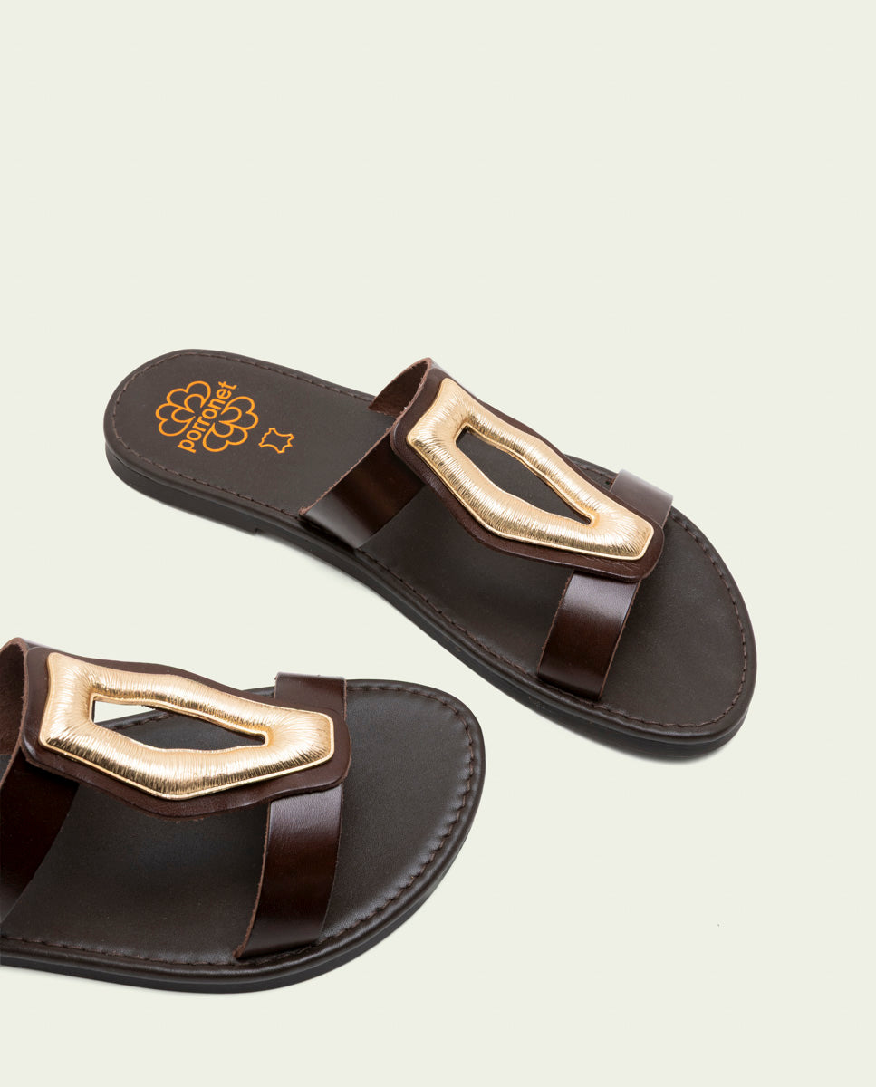 SANDALES PLATES EN CUIR AVEC ORNEMENT ALEIDA MOKA