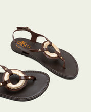 FLAT LEATHER SANDALS WITH ORNAMENT AURELIA MOCHA