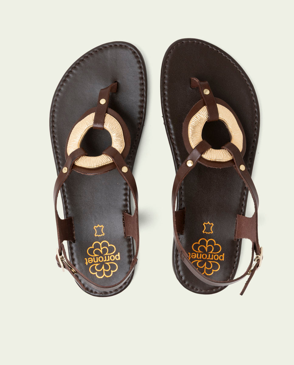 FLAT LEATHER SANDALS WITH ORNAMENT AURELIA MOCHA