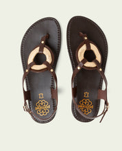 FLAT LEATHER SANDALS WITH ORNAMENT AURELIA MOCHA