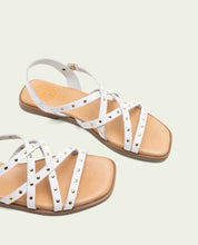 SANDALES PLATES EN CUIR À BRIDES ET CLOUS BLAIR BLANC