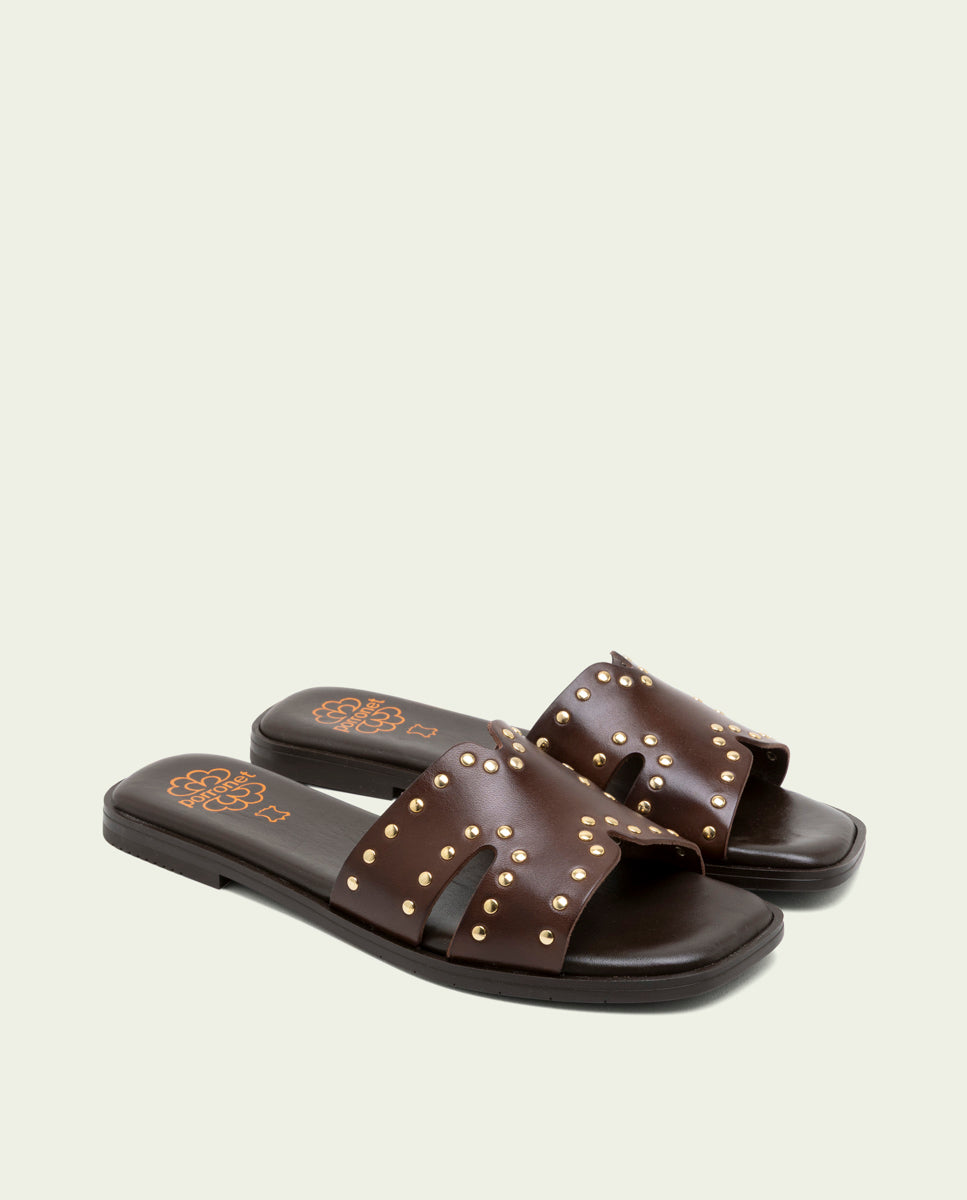 FLAT LEATHER SANDALS WITH STUDS BECCA MOCHA