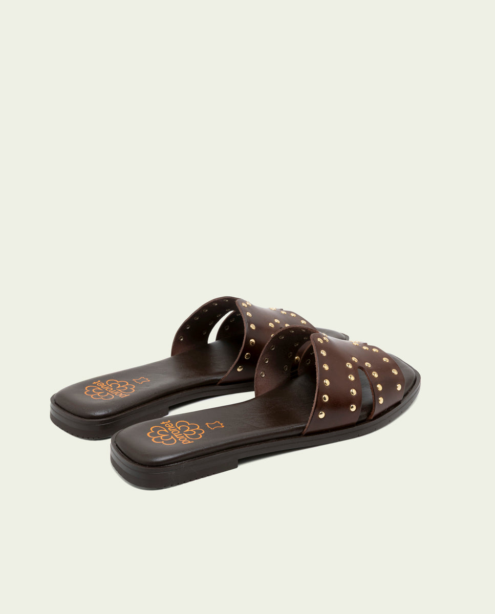 FLAT LEATHER SANDALS WITH STUDS BECCA MOCHA