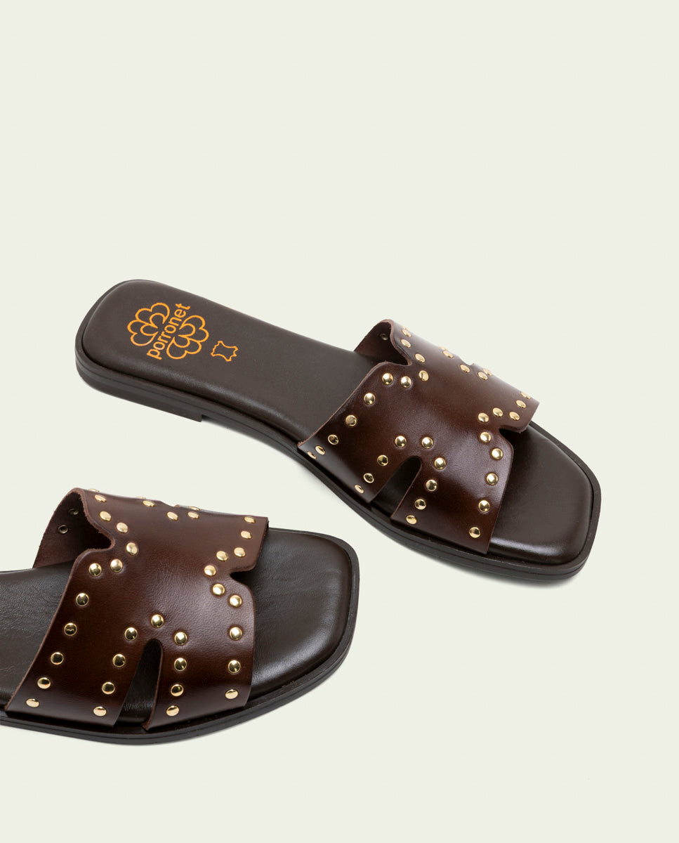 FLAT LEATHER SANDALS WITH STUDS BECCA MOCHA