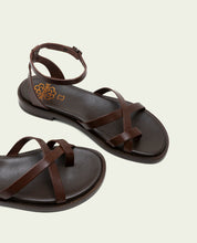 SANDALES PLATES ESCLAVE EN CUIR CECILIA MOKA