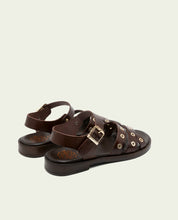 SANDALES PLATES EN CUIR À CLOUS CLAUDIA MOKA
