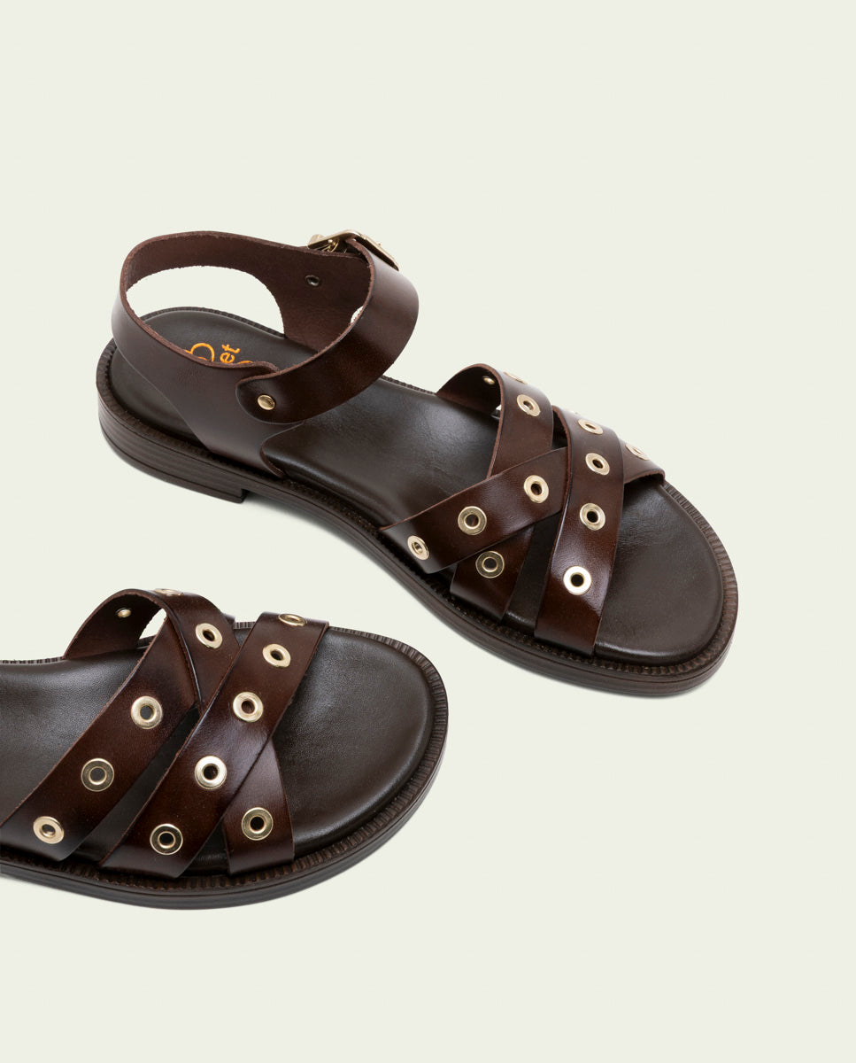 SANDALES PLATES EN CUIR À CLOUS CLAUDIA MOKA