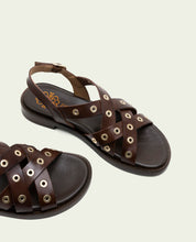 FLAT LEATHER SANDALS WITH STUDS CHLOE MOCHA