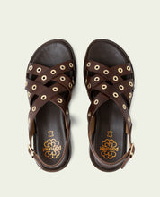 FLAT LEATHER SANDALS WITH STUDS CHLOE MOCHA