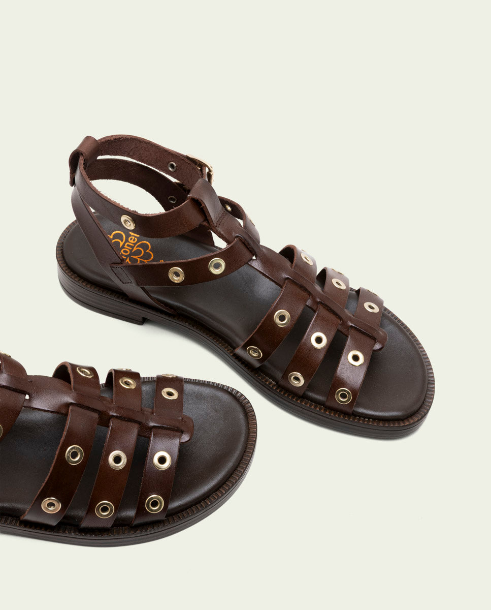 FLAT LEATHER SANDALS WITH STUDS CHLOE MOCHA