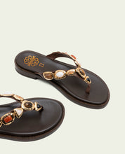 SANDALES PLATES EN CUIR AVEC STRASS CARMEN MOKA