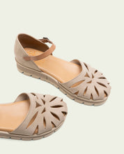 SANDALES EN CUIR TAUPE ARENA BIANCA