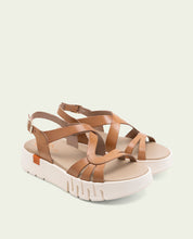 DÉBORA TAUPE WEDGE HEEL LEATHER SANDALS
