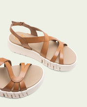 DÉBORA TAUPE WEDGE HEEL LEATHER SANDALS