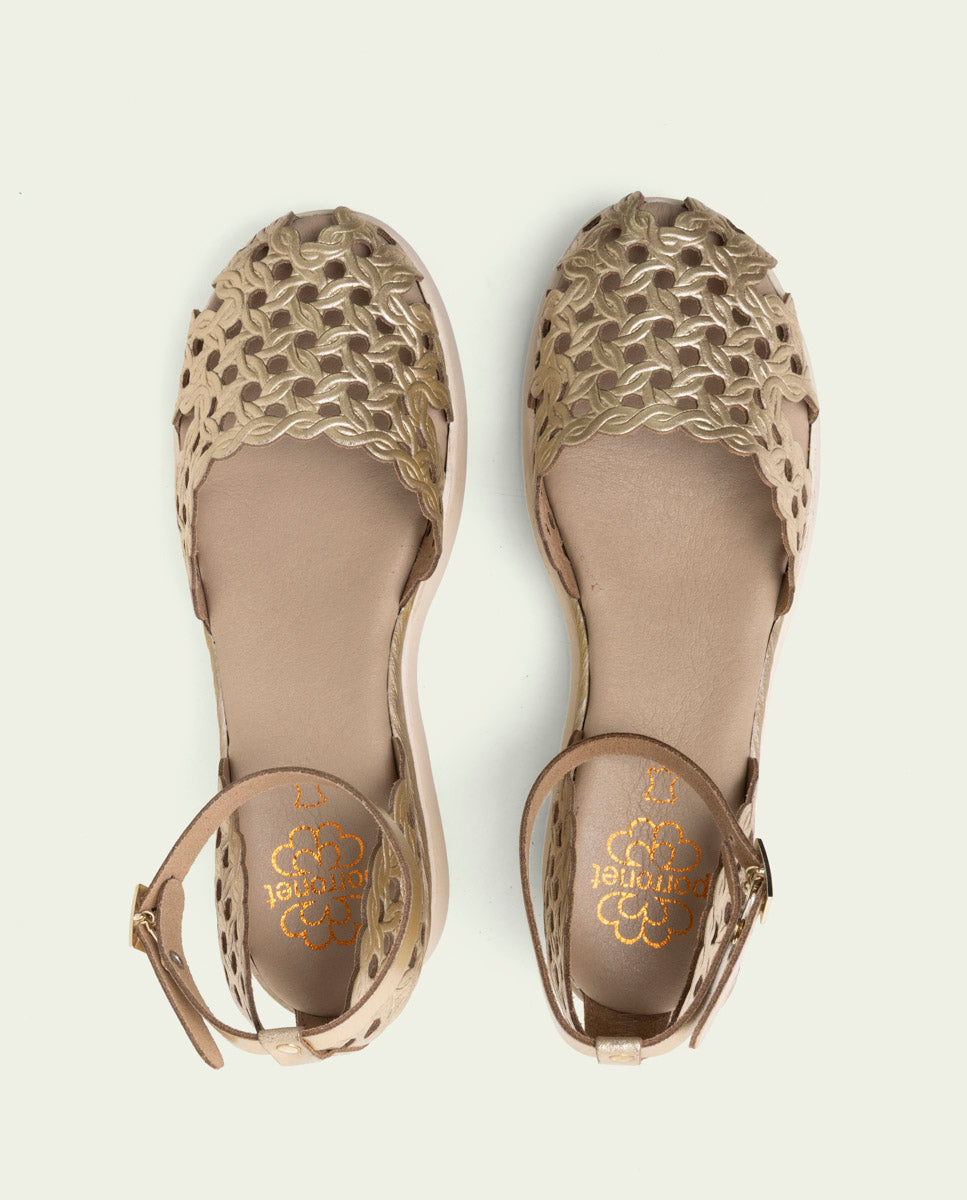 SANDALES À TALONS COMPENSÉS EN CUIR TRESSÉ EVA OR