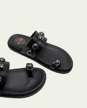 SANDALE PLATE EN CUIR HADID NOIR