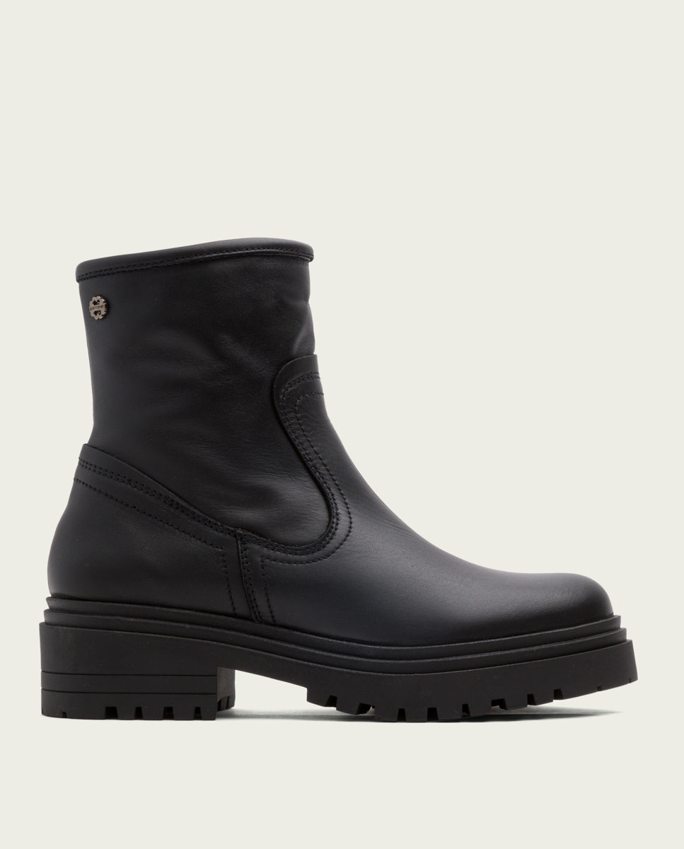 Black leather ankle boots with zipper Kiara
