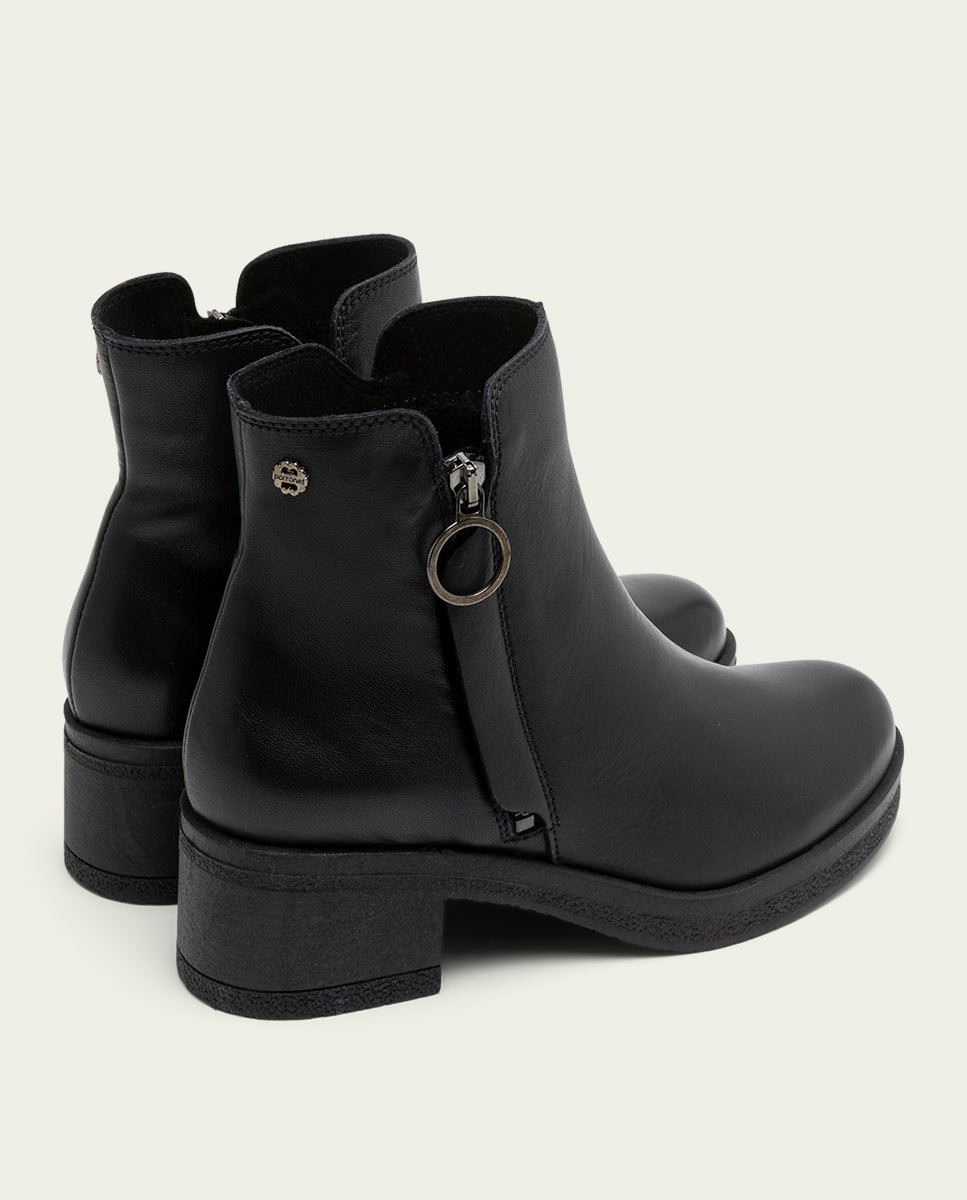 Black leather ankle boots with zipper Lucia