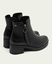 Black leather ankle boots with zipper Lucia