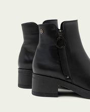 Black leather ankle boots with zipper Lucia