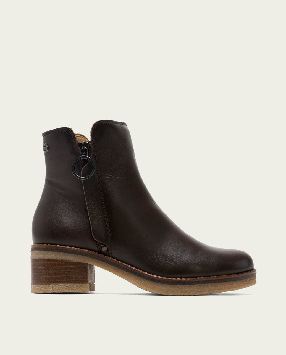 Moka leather ankle boots with lightning Lucía