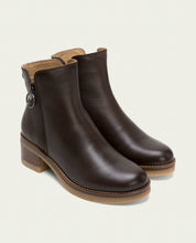Moka leather ankle boots with lightning Lucía