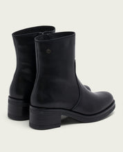 BLACK LOLA LEATHER ANKLE BOOTS WITH ZIPPER