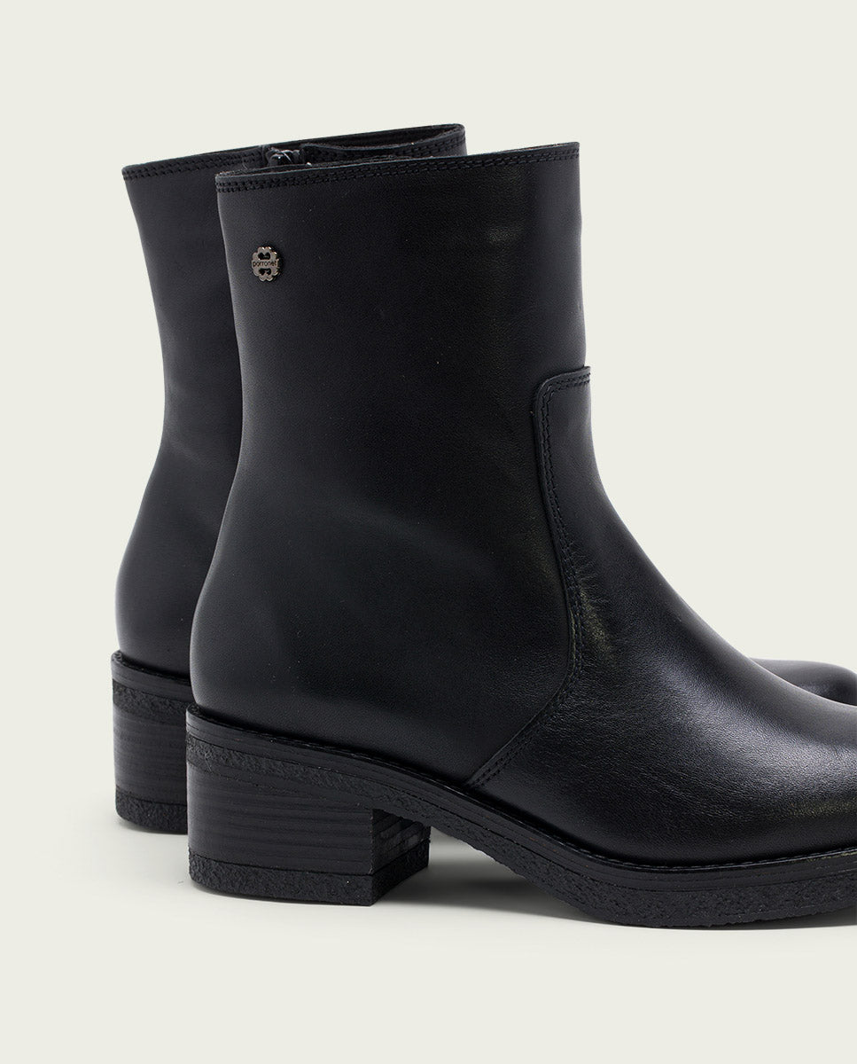 BLACK LOLA LEATHER ANKLE BOOTS WITH ZIPPER