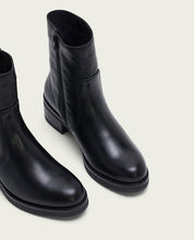 BLACK LOLA LEATHER ANKLE BOOTS WITH ZIPPER