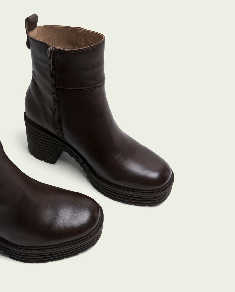BOTTINES EN CUIR AVEC FERMETURE ÉCLAIR SOFÍA MOKA
