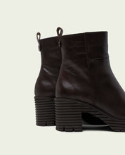 BOTTINES EN CUIR AVEC FERMETURE ÉCLAIR SOFÍA MOKA