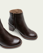 BOTTINES EN CUIR À TALONS TERESA MOKA