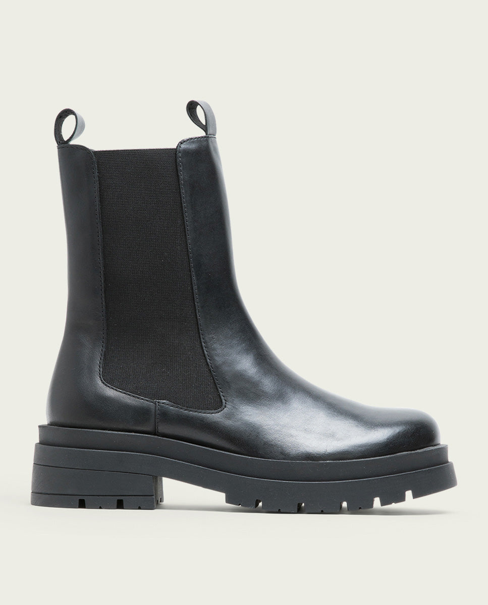 NAÍN BLACK LEATHER TRACK-SOLE CHELSEA BOOTS