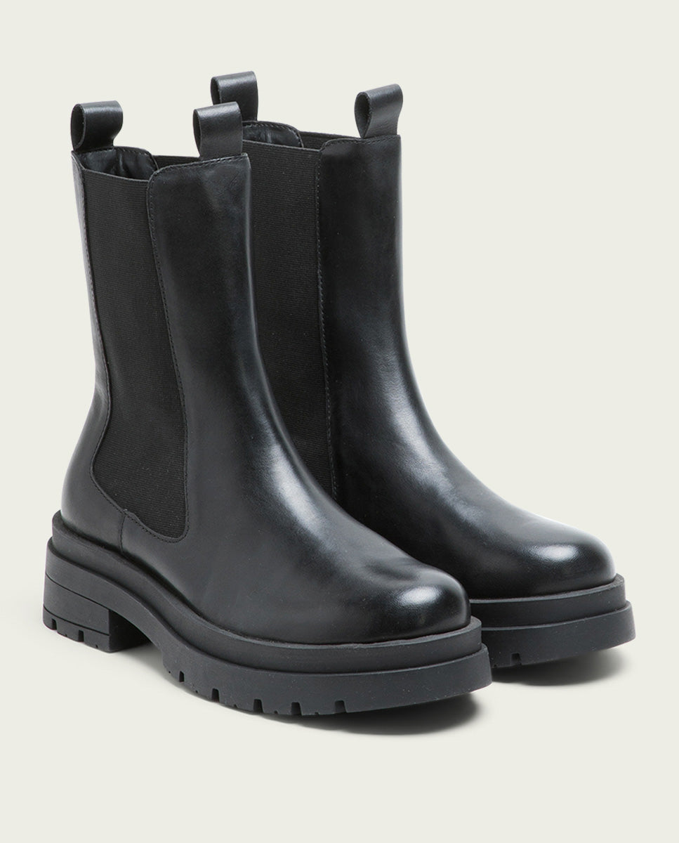 NAÍN BLACK LEATHER TRACK-SOLE CHELSEA BOOTS